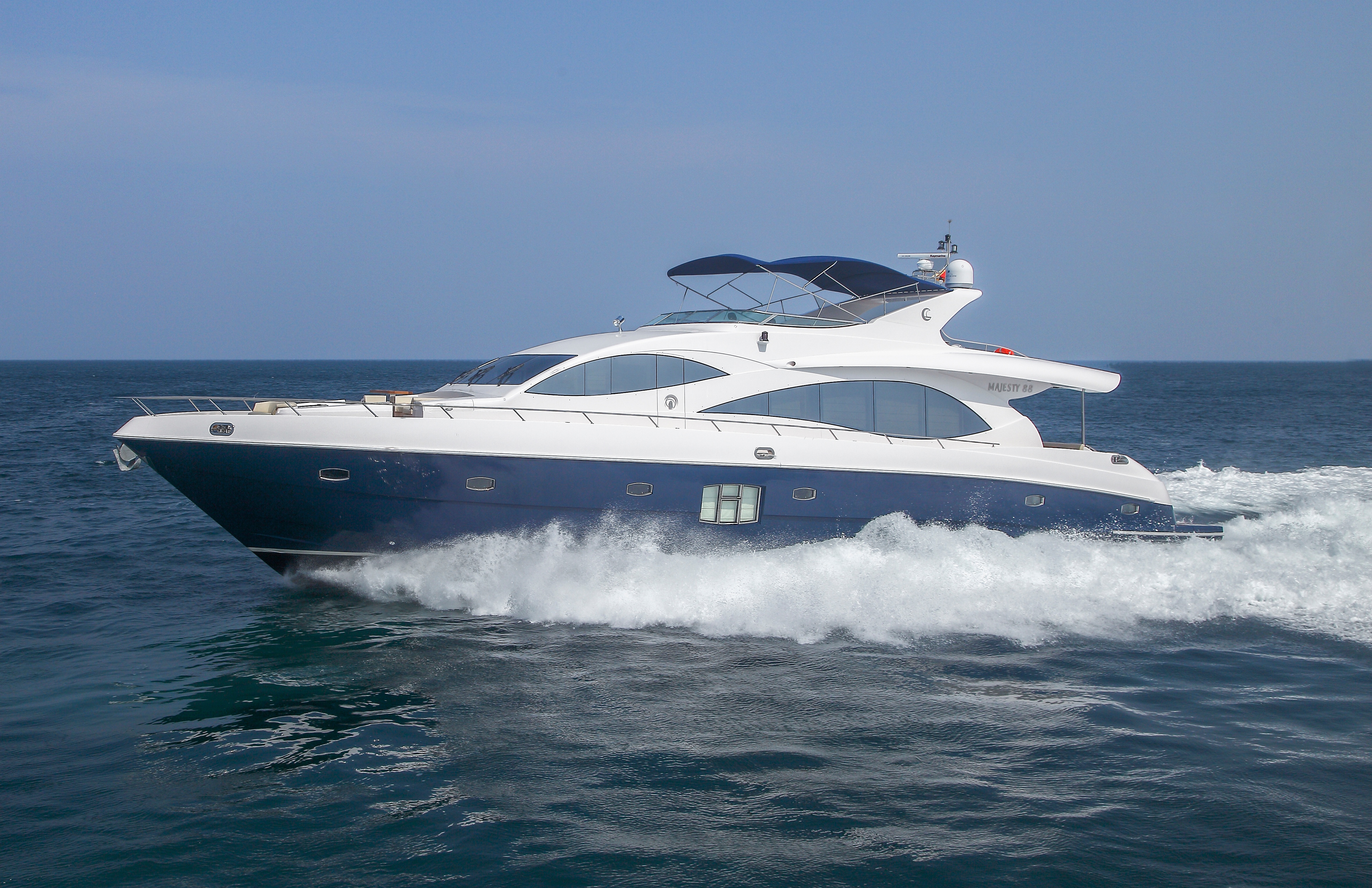 Majesty 88 Flybridge